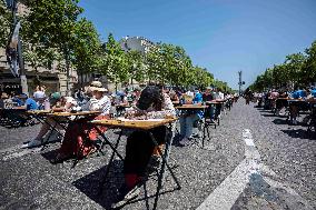 The World's Largest Dictation On The Champs Elysees - Paris