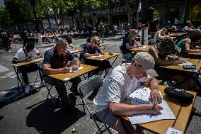 The World's Largest Dictation On The Champs Elysees - Paris