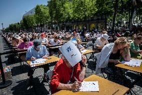 The World's Largest Dictation On The Champs Elysees - Paris