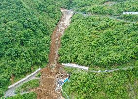 CHINA-SICHUAN-LESHAN-MOUNTAIN COLLAPSE-RESCUE (CN)