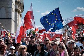 Pro-democratic March In Warsaw Gathered Up To 500k Participants