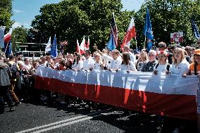 Pro-democratic March In Warsaw Gathered Up To 500k Participants