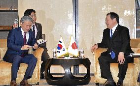 Japan-S. Korean defense ministerial talks