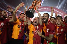 Galatasaray Players Enjoy Super Lig Championship Ceremony - Istanbul