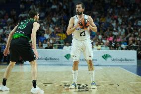 Real Madrid v Joventut Badalona - Liga Endesa