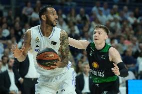 Real Madrid v Joventut Badalona - Liga Endesa