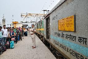 Coromandel Express Resumes Service From West Bengal After Train Accident.