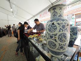 First Chinese Cultural Relics and Art Exchange In Beijing