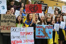Protesters Demand Recognize The Blowing Of The Dam At The Kakhovka Hydroelectric Power Plant As A War Crime, Amid Russia's Invas