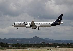 Lufthansa Airbus number 600 lands in Barcelona