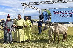 New ozeki Kirishima makes long-awaited trip home to Mongolia