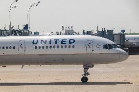United Airlines Boeing 757 Taxiing At Chicago O'Hare Airport