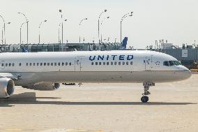 United Airlines Boeing 757 Taxiing At Chicago O'Hare Airport