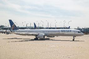 United Airlines Boeing 757 Taxiing At Chicago O'Hare Airport