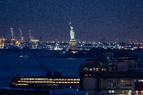 Night View Of The Statue Of Liberty In New York