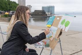 RUSSIA-VLADIVOSTOK-PAINTING ACTIVITY