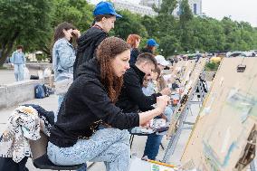 RUSSIA-VLADIVOSTOK-PAINTING ACTIVITY