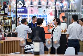Xinhua Headlines: Burgeoning Chinese wineries wow world's connoisseurs