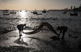 Daily Life In Mumbai