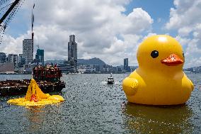 Hong Kong Double Duck Return After Deflation