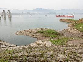 Three Gorges Reservoir Water Level Drops