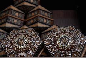 SYRIA-DAMASCUS-HANDICRAFT-BOX