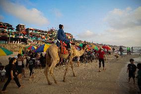 Beach lLfe In Gaza