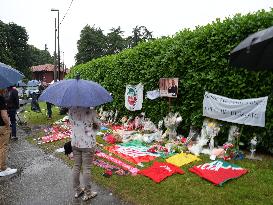 Tribute To Berlusconi In Front Of His House - Arcore