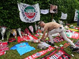 Tribute To Berlusconi In Front Of His House - Arcore