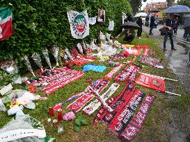 Tribute To Berlusconi In Front Of His House - Arcore