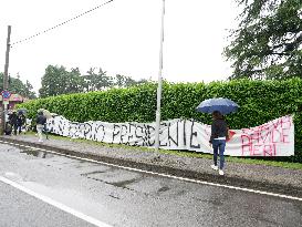 Tribute To Berlusconi In Front Of His House - Arcore