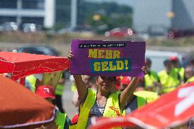 Lidl Ice Cream Factory Workers Go On Strike In Aachen