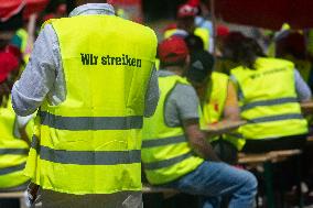 Lidl Ice Cream Factory Workers Go On Strike In Aachen