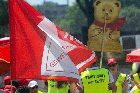 Lidl Ice Cream Factory Workers Go On Strike In Aachen