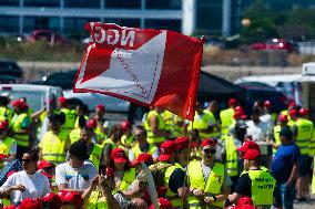 Lidl Ice Cream Factory Workers Go On Strike In Aachen