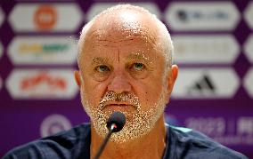 (SP)CHINA-BEIJING-FOOTBALL-INTERNATIONAL MATCH-ARGENTINA VS AUSTRALIA-PRESS CONFERENCE (CN)