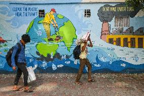 Wall Graffiti To Raise Awareness Against Pollution In Kolkata.