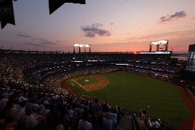 New York Yankees v New York Mets