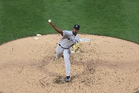 New York Yankees v New York Mets