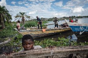 TANZANIA-MWANZA-LAKE VICTORIA-FISHERMAN