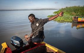 TANZANIA-MWANZA-LAKE VICTORIA-FISHERMAN