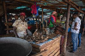 TANZANIA-MWANZA-LAKE VICTORIA-FISHERMAN