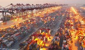 Shanghai Port Container Throughput Ranks First in The World