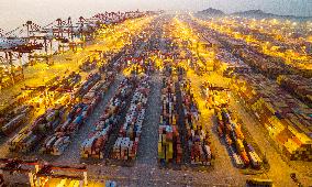 Shanghai Port Container Throughput Ranks First in The World