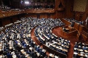 No-confidence motion against Kishida Cabinet voted down in Diet