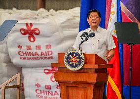 THE PHILIPPINES-MANILA-CHINA-FERTILIZER DONATION