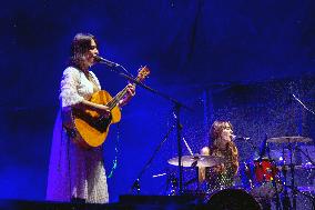 Carmen Consoli Feat. Marina Rei  On Stage At The Sherwood Festival