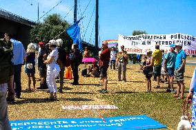 Anti Weapon Delivery Demonstration In Duesseldorf