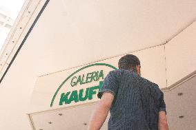 Galeria Kaufhof In Duisburg Is Closed