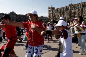 30,000 Participants Take Part During Massive Boxing Class